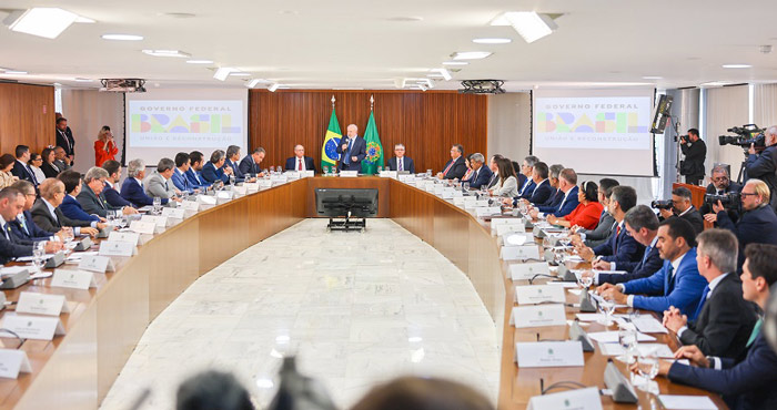 BR, macrodrenagem, terminais hidroviários: Clécio apresenta propostas a Lula em encontro com governadores
