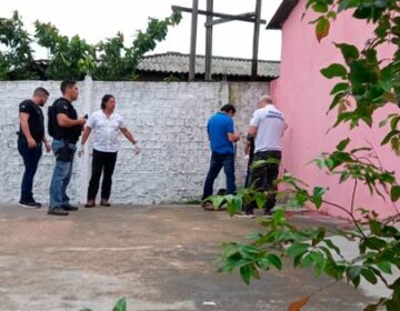 Garota impede invasão de assaltantes em casa, e um deles é morto por desconhecido