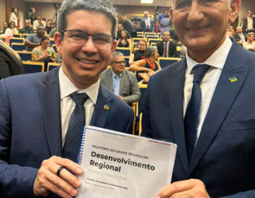 Líder do governo no Congresso entrega relatório a ministro e pede união pelo Norte