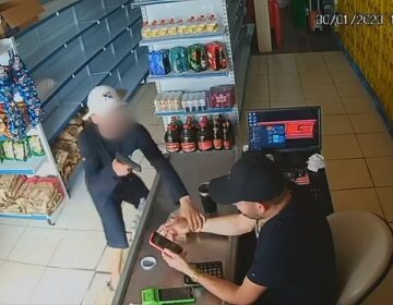Adolescente ostentava joias e dinheiro levados em assalto, diz polícia