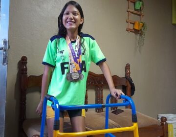 Paratleta que nasceu com hidrocefalia ganha passagem, mas falta ajuda de custo