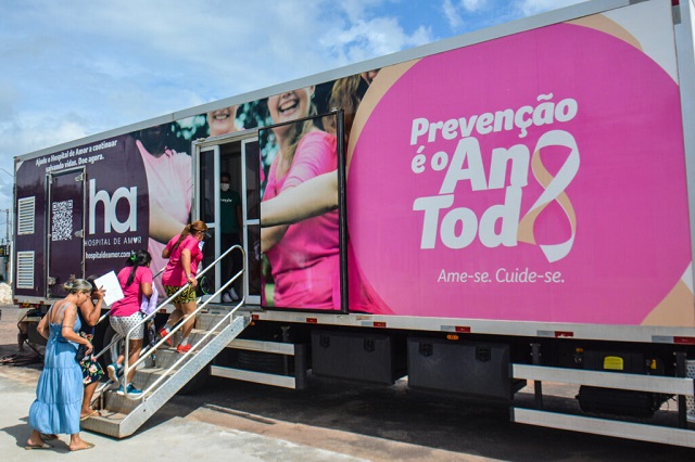 Carreta do Hospital de Amor faz mamografias na zona sul