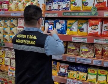 Fiscalização apreende 200 kg de tapioca com informações falsas na embalagem