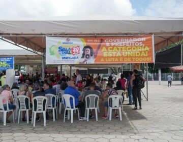 Justiça manda suspender greve dos professores do AP