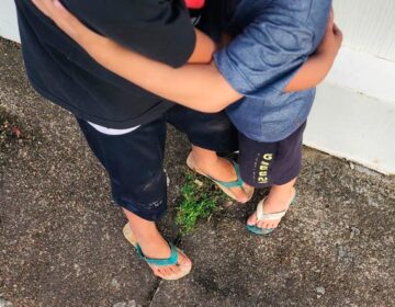 Irmãos eram torturados por mãe e padrasto usuários de crack, diz polícia