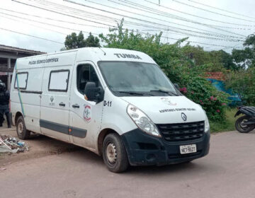 Suspeito de roubos e homicídios morre em tiroteio dentro de residência