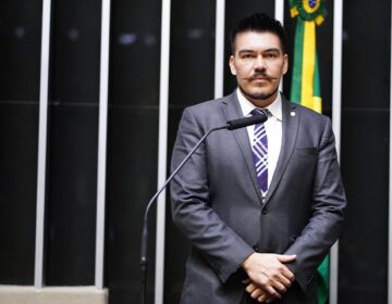 Acusado de morte de paciente após cirurgia plástica, deputado tem inquérito arquivado
