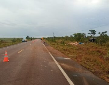 Capotamento em rodovia federal deixa 1 morto e 1 ferido