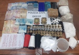 Traficante é flagrado com 2 kg de cocaína e R$ 5 mil