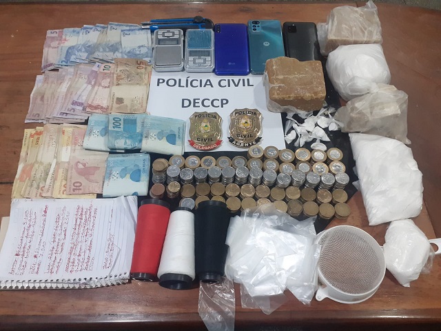 Traficante é flagrado com 2 kg de cocaína e R$ 5 mil