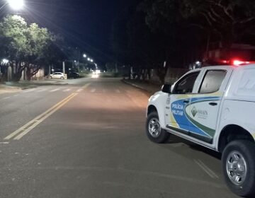 Trio rouba pizzaria e obriga cliente a fazer pix para comparsa