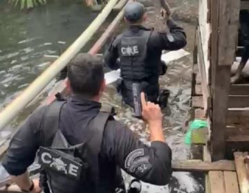 Após campana em área de ponte, polícia apreende carregamento de drogas, armas e munições
