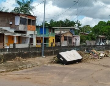 Após ação de limpeza, morador volta a depositar entulho