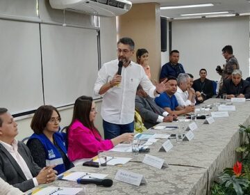 Clécio repassa R$ 2,7 mi e pede que municípios não baixem a guarda na vacinação