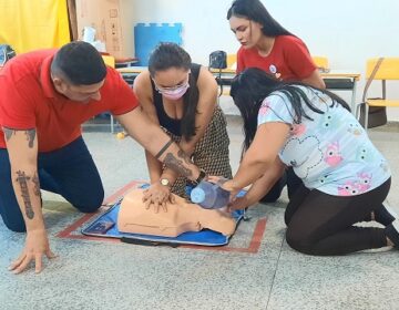 Professores são treinados para socorrer crianças