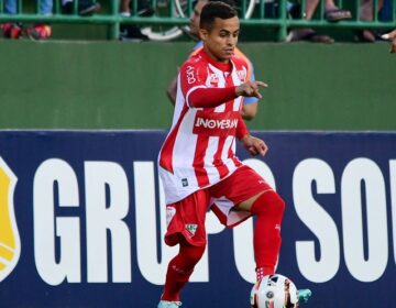 Filho de cantor explica como veio jogar no AP