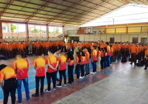 Escola militar homenageia aprovados no Enem