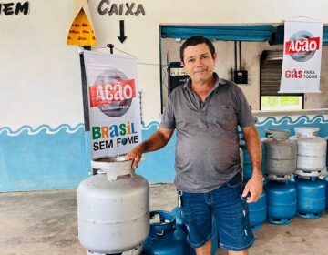 ‘Alívio’, diz agricultor ao receber gás de cozinha durante ação social