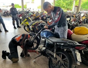 Alunos vão treinar técnicas e identificam 17 motos roubadas no ‘curral’ do Detran