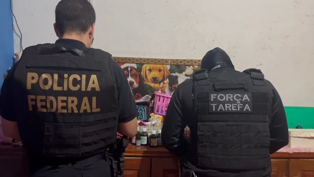 Facção vendia armas e drogas por aplicativo de mensagens, diz polícia
