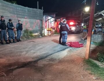 Jovem é executado na frente de crianças