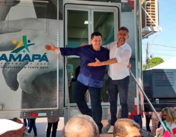 Davi entrega carreta ao governo para ampliar doação de sangue em todo estado