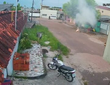 Mulher que queimava lixo na rua é indiciada por poluição