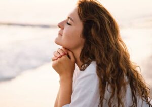 Woman,Closed,Her,Eyes,,Praying,On,A,Sea,During,Beautiful