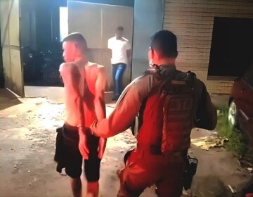 Suspeito de roubo é preso em hotel com arma na cintura