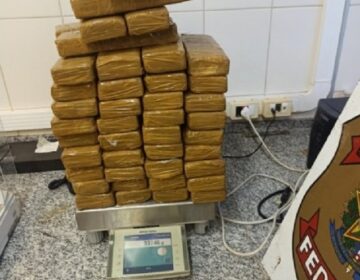 Mulher flagrada com 33 kg de drogas ficará presa em casa