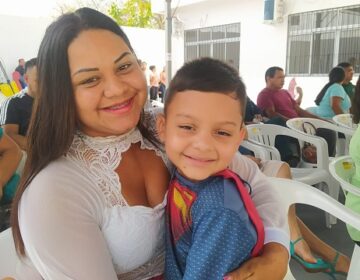‘Vai me ajudar bastante’, diz mãe de autista sobre novo Capsi de Santana