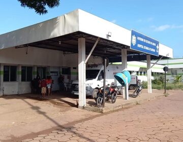 Travesti é agredido a pauladas pelo companheiro