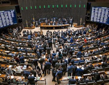 Câmara notifica deputados que perderam os mandatos após retotalização de votos