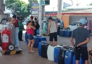 Escassez de combustível chega a Santana; filas cada vez maiores em Macapá