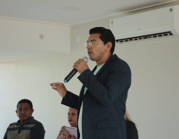 Prefeito volta ao cargo após voto irregular de vereadora