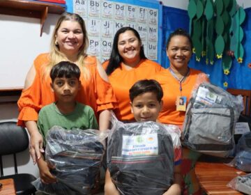 No Jari, alunos da rede municipal recebem 6 mil kits com uniformes e material