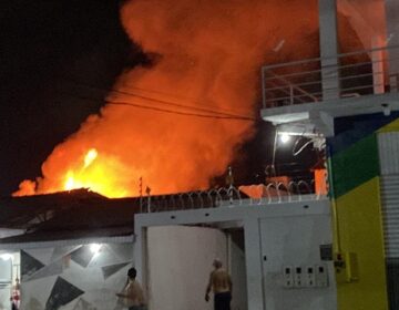Mulher põe fogo em casa do ex-namorado