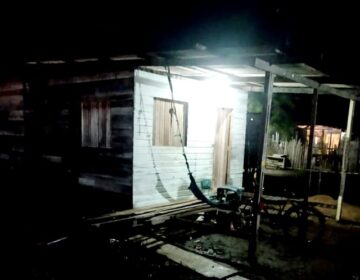 Encapuzados matam acusado de roubos e deixam irmão de 13 anos ferido