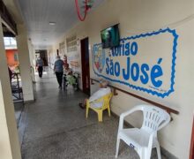 Aos 86 anos, analfabeta que vive em abrigo tem única renda bloqueada por dívida; MP reverte ação