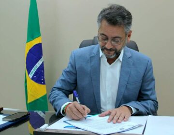 Clécio anuncia reajuste para os servidores estaduais