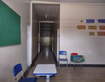 Pais questionam se escola sem energia sofreu corte; direção e CEA negam
