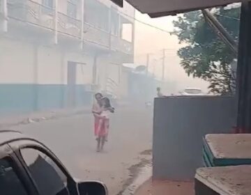 Incêndio em terreno causa pânico e evacuação de casas e escolas