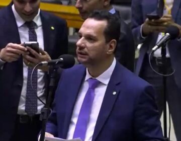 Deputado pede expulsão de vereador que sugeriu ‘peia e chibata’ em autistas