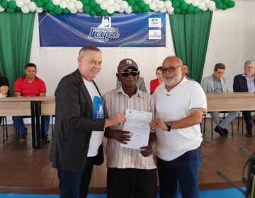 “Não tinha como pagar. Obrigado”, diz agricultor ao receber título de suas terras