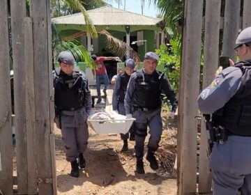 Suspeito de roubo morre ao trocar tiros com a PM