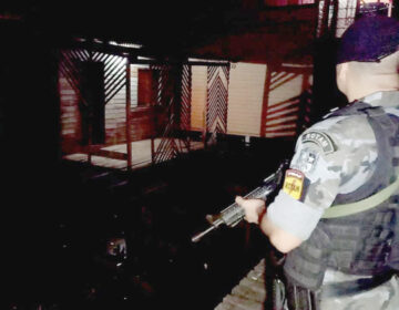 Adolescente morto em tiroteio integrava bando que invade casas e expulsa famílias, diz Bope