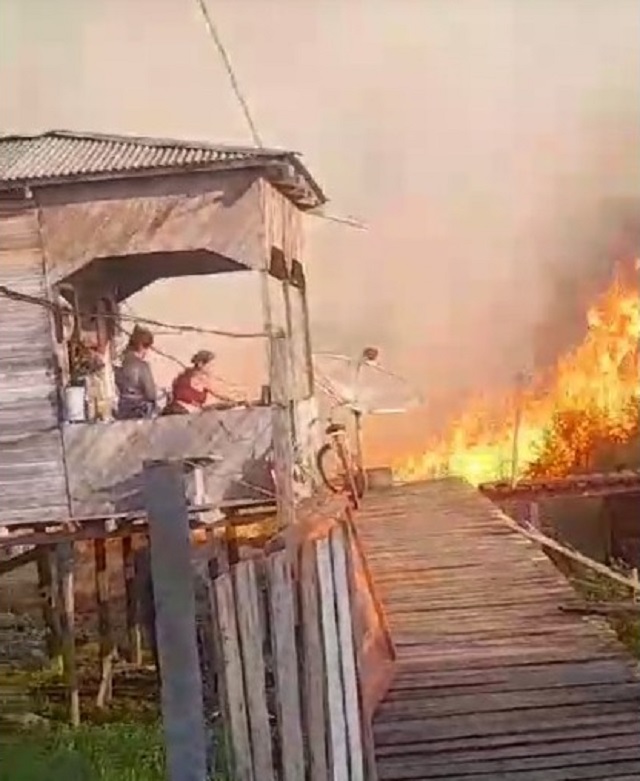 Incêndio atinge várzea há 3 dias em Vitória do Jari