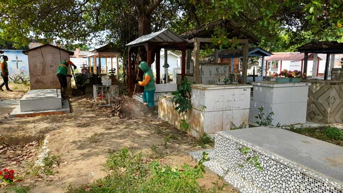 Limpeza prepara cemitério Santa’Ana para visita de 20 mil pessoas