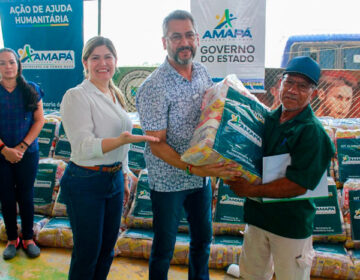 Atingidos por praga, produtores de mandioca recebem alimentos