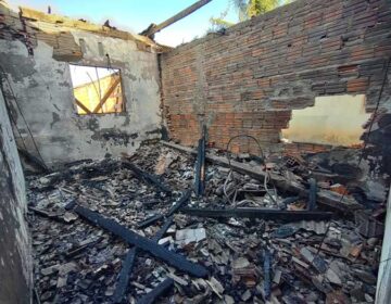 Após inalar fumaça de incêndio, crianças e idosa são socorridas ao HE